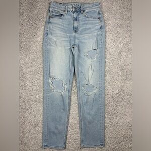 American Eagle jeans Womens 2 Mom Straight Jean Light Wash Distressed Holes